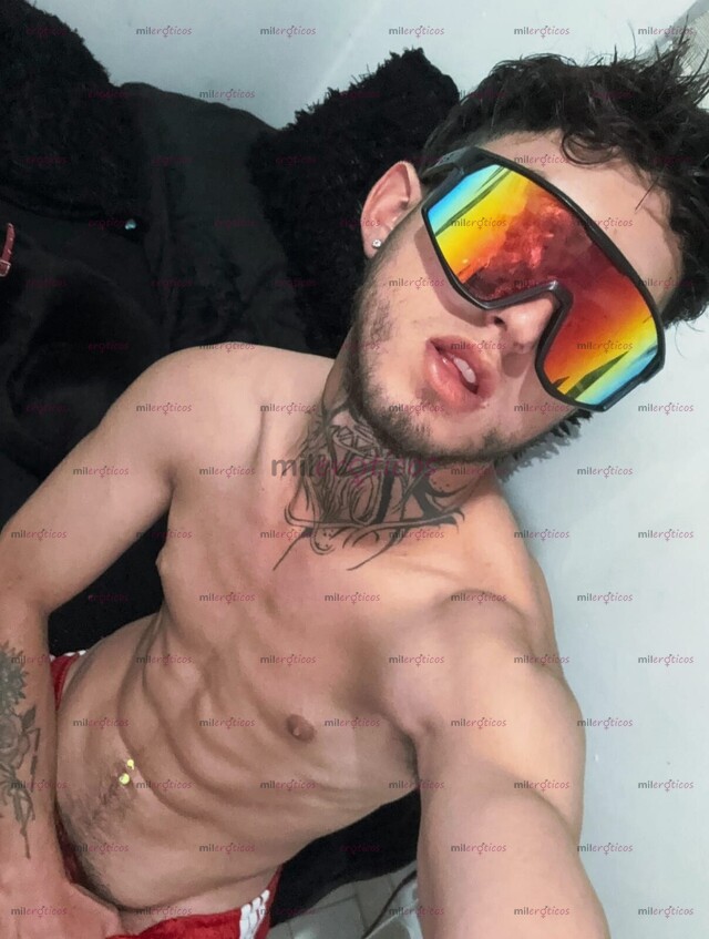 FOTOS DE MODELO & ACTOR PORNO. FLACO TATUADO VERGON & VERSATIL
