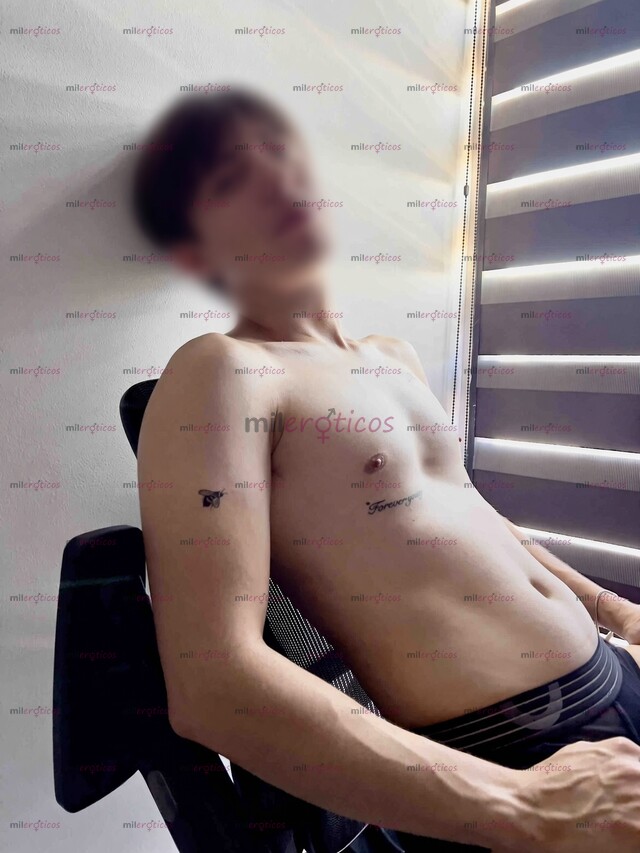 FOTOS DE CHICO CALIENTE CON GANAS DE DISFRUTAR INTER CON VERGA Y CULO PARA TI.