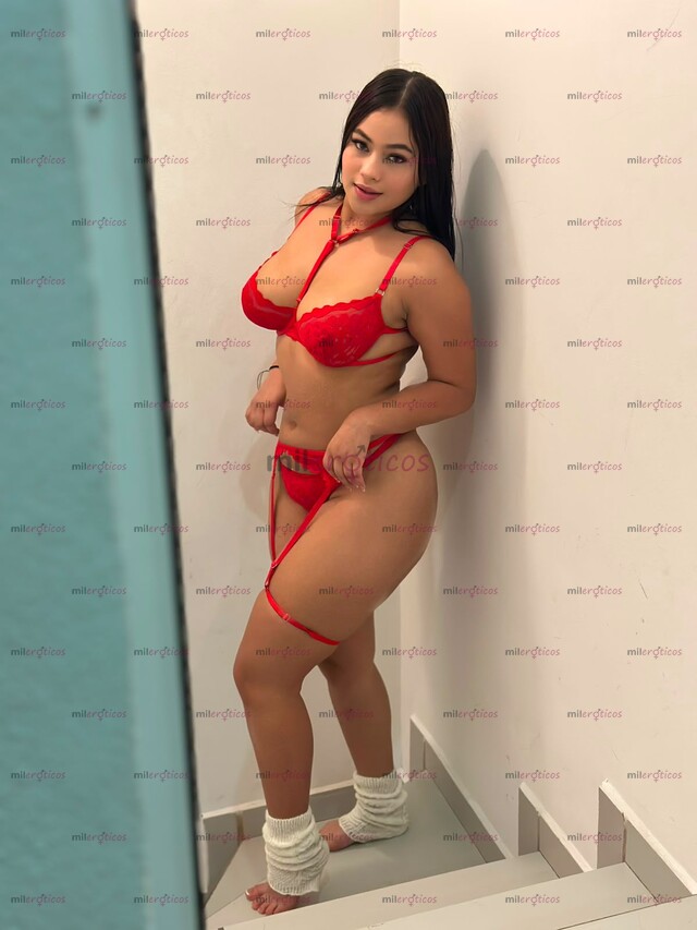 FOTOS DE TETONA NATURAL NUEVA EN EL AMBIENTE TOTALMENTE REAL Y SUPER RICA