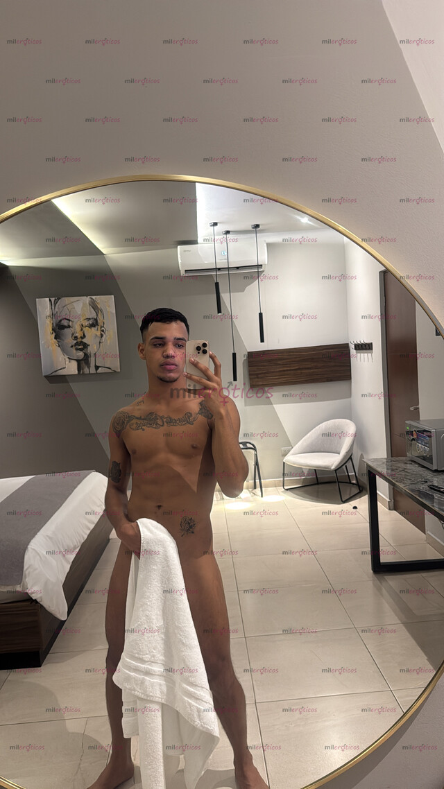FOTOS DE MORENO VENEZOLANO CON 20CM DE VERGA RECIÉN LLEGADO A LA CIUDAD