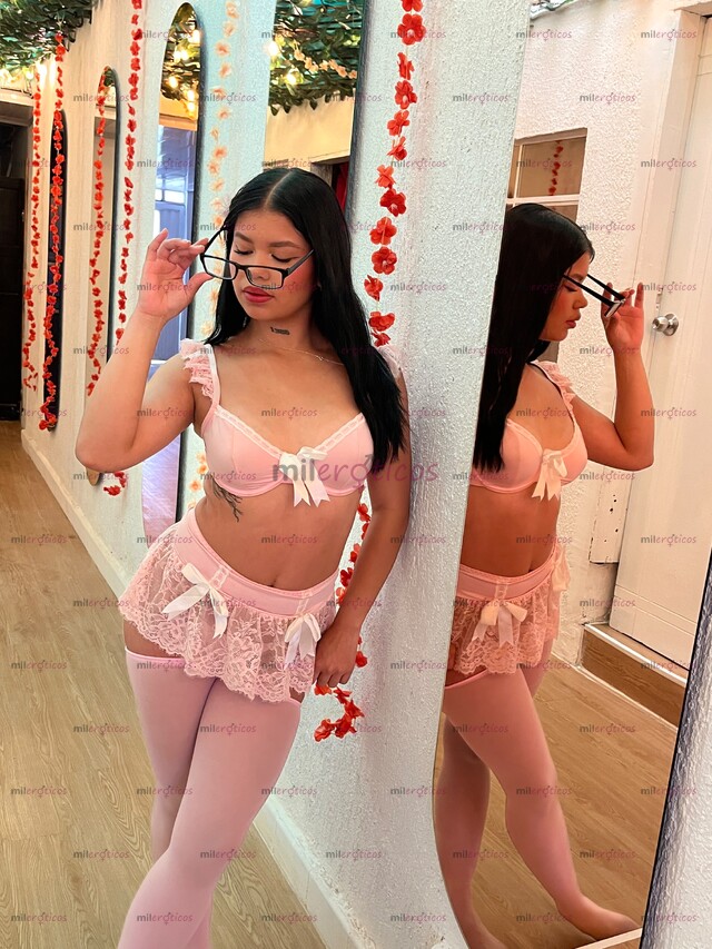 FOTOS DE ELITE SCORTS, NINA CHICA SEXOSA DE 18 AÑOS CON LA MEJOR COLA