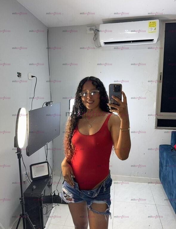FOTOS DE NIÑA LINDA DE 19 AÑOS DISPUESTA A SACAR TU LECHE , VEN Y DISFRUTA DE MI CUERPO
