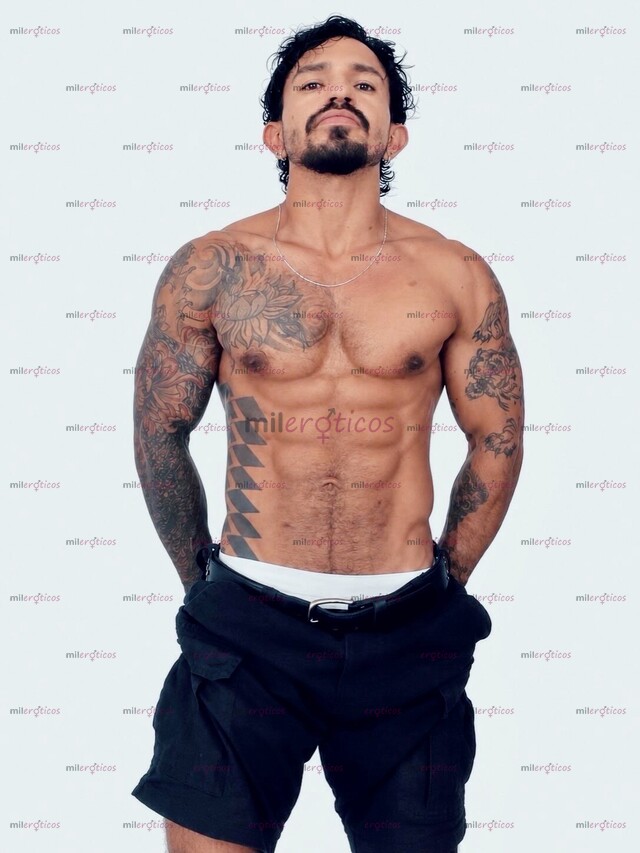 FOTOS DE ACTIVO TATUADO MORENO DISCRETO SOLO PARA HOMBRES