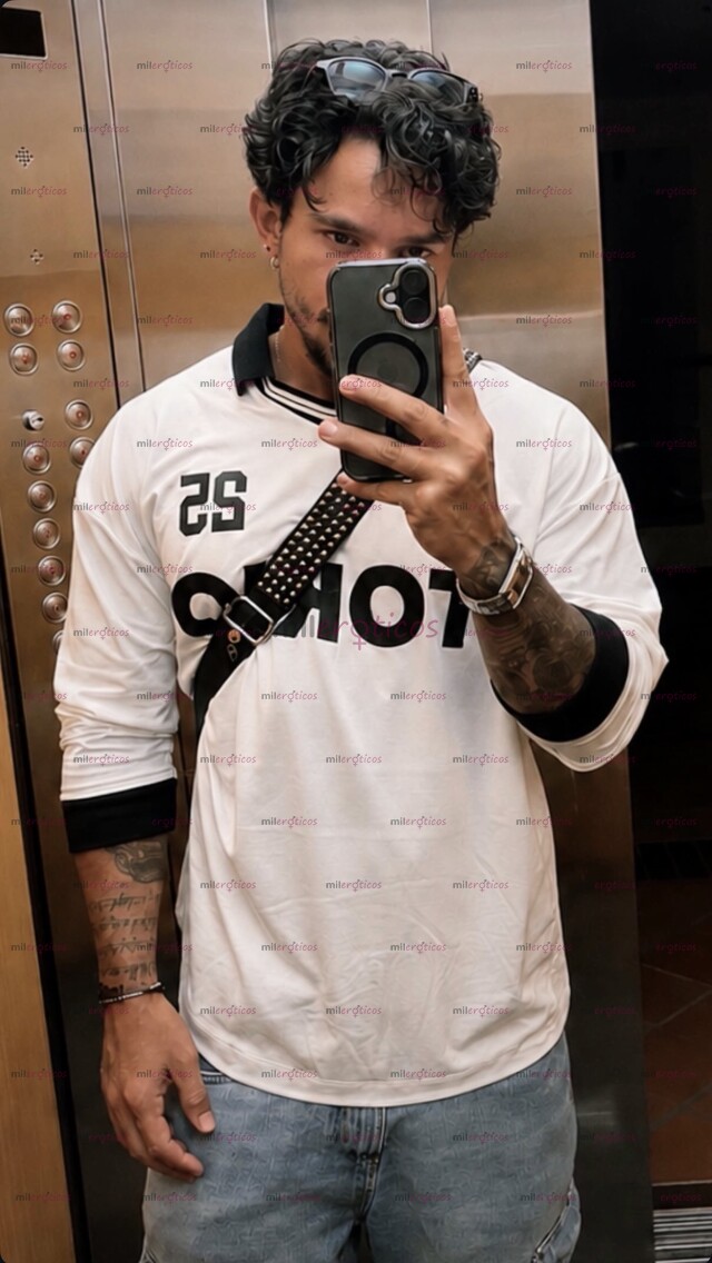 FOTOS DE ACTIVO TATUADO MORENO DISCRETO SOLO PARA HOMBRES