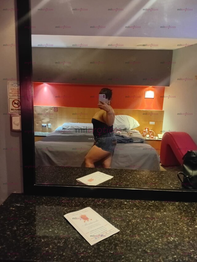 FOTOS DE SHADIA, TU CULONA FAVORITA. MILF GORDIBUENA CON PIERNOTAS Y NALGOTAS
