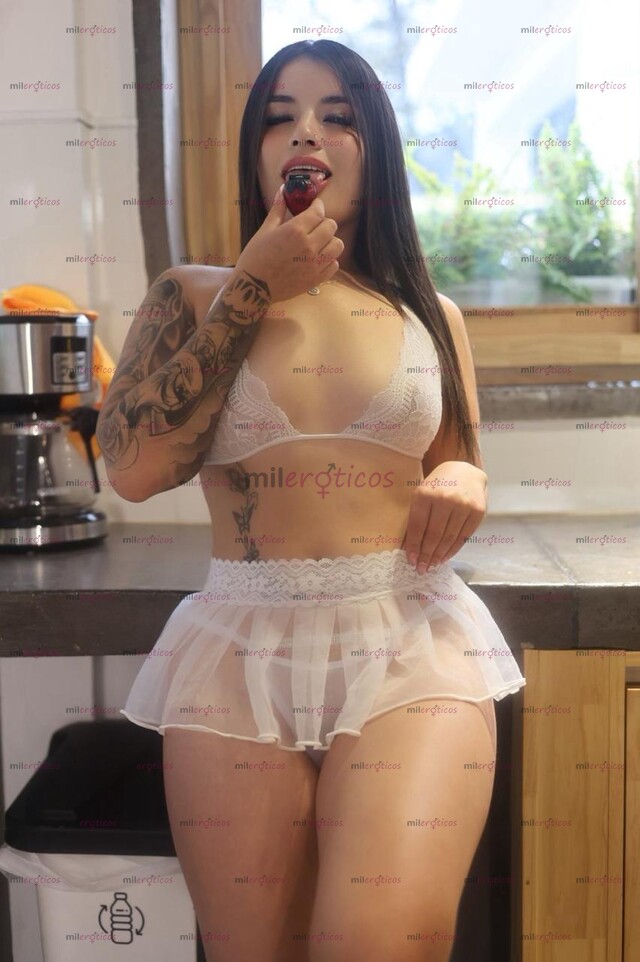FOTOS DE CHICA SEXY TATUADA CON MUCHAS GANAS DE SENTIR PLACER