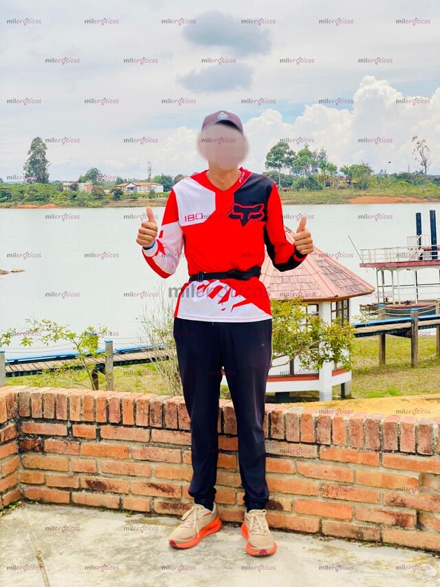 FOTOS DE CHICO FLACO DE FIGURA ATLÉTICA BIEN DOTADO ESTÁ LISTO COMPLACER A MUJERES.