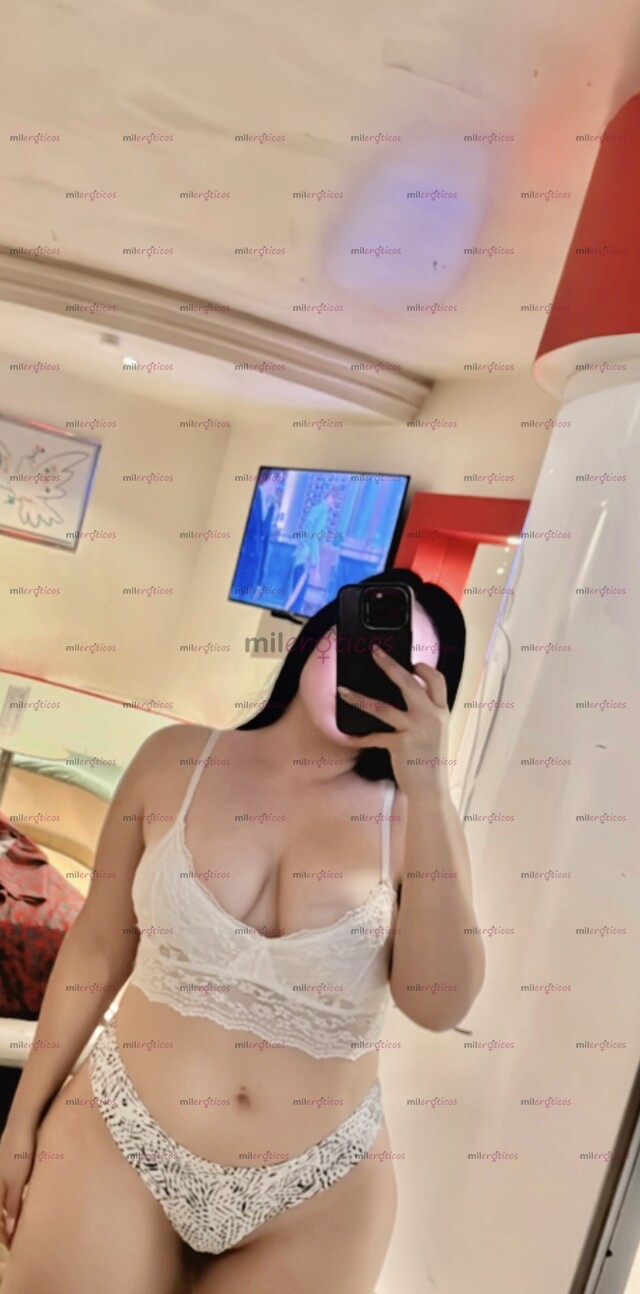 FOTOS DE HOLA SOY DANIELA, UNA CHICA CURVY, BLANCA, CABELLO NEGRO.