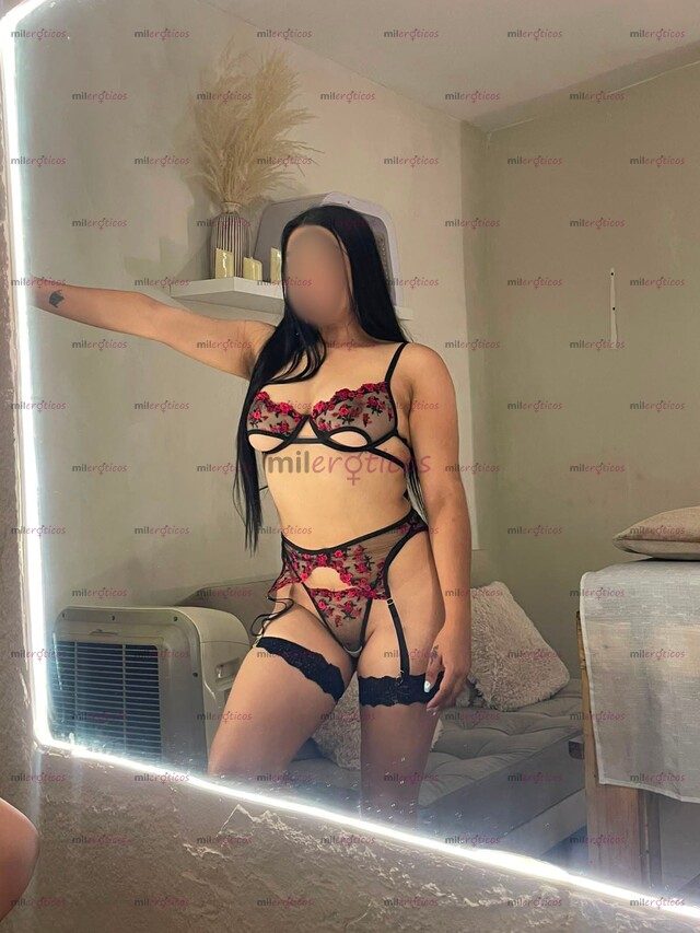 FOTOS DE SAMMY EXPERTA EN DESLIZAMIENTOS NURU MASAJISTA VIP