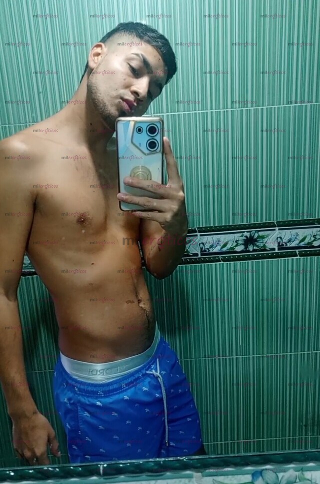FOTOS DE CHICO SERIO COMPLACIENTE CON GANAS DE PASARLA BIEN