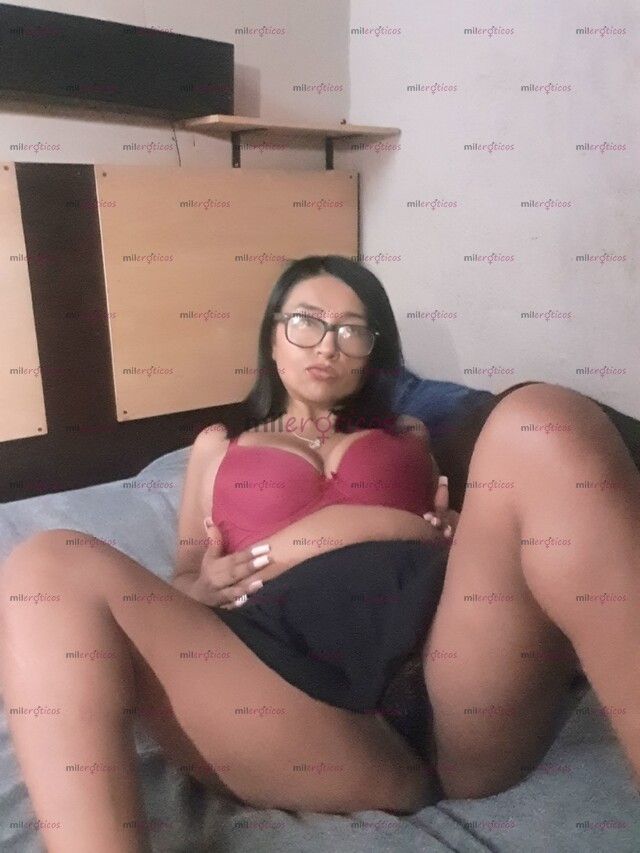 FOTOS DE TU MORENITA PREFERIDA,BIEN CACHONDA Y APRETADITA