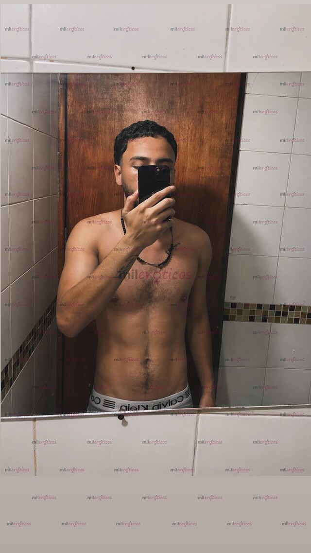 FOTOS DE COLOMBIANO CALIENTE CON GANA DE HACERTE PASAR UN BUEN RATO