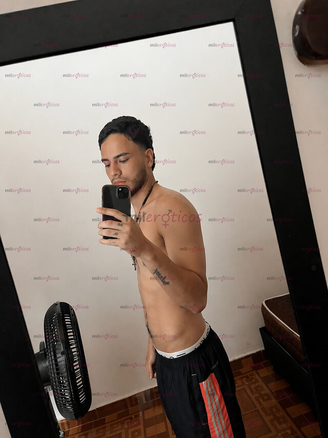 FOTOS DE COLOMBIANO CALIENTE CON GANA DE HACERTE PASAR UN BUEN RATO