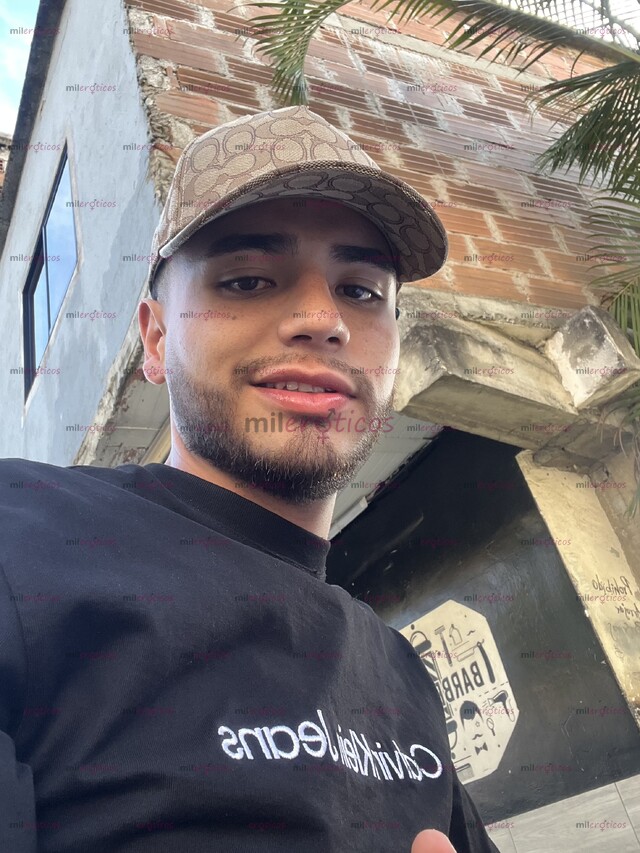FOTOS DE COLOMBIANO CALIENTE CON GANA DE HACERTE PASAR UN BUEN RATO