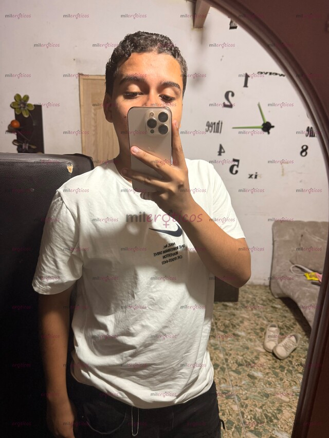 FOTOS DE VERSÁTIL, COMPLACIENTE ME LE MIDO A TODO ME ACOMODO A TODO ME GUSTA TODO LO EXT