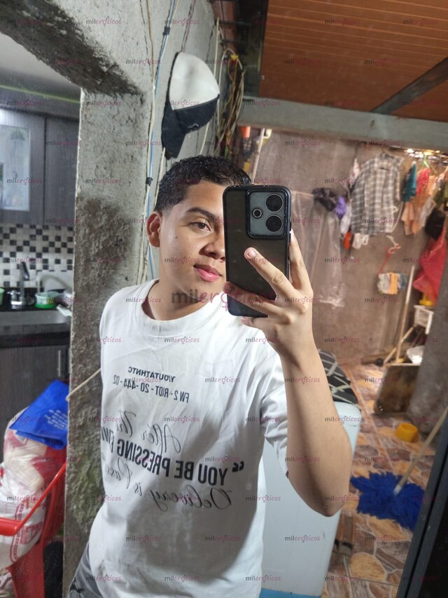FOTOS DE VERSÁTIL, COMPLACIENTE ME LE MIDO A TODO ME ACOMODO A TODO ME GUSTA TODO LO EXT