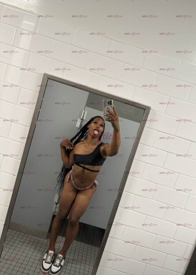 FOTOS DE TU DIOSA DE ÉBANO PREFERIDA DORADA 23 CENTÍMETROS DE SOLO MÚSCULO