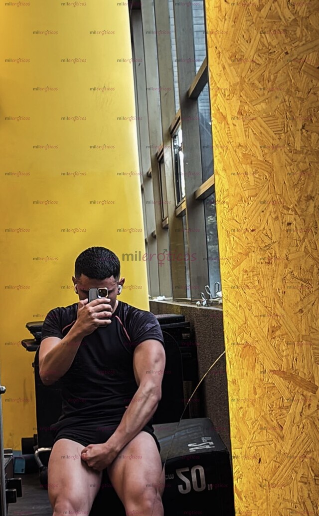 FOTOS DE TU BOY ACTIVO, MASCULINO Y FOGOSO DISPUESTO A CUMPLIR TUS FANTASÍAS