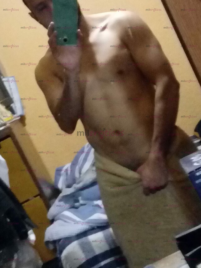 FOTOS DE JOVEN ATLÉTICO CON BUENA HERRAMIENTA COMPROBABLE Y PIEL SUAVE Y BONITA