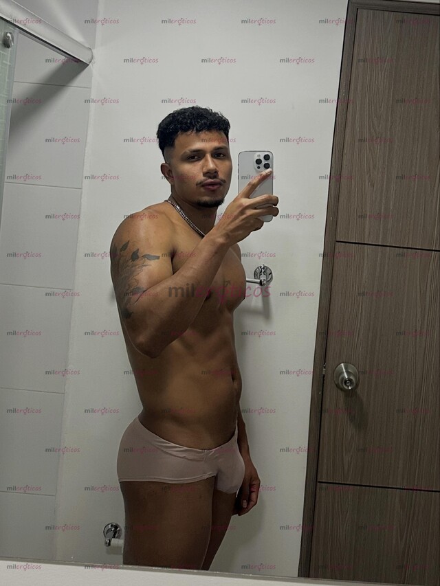 FOTOS DE ACÁ UN MORENITO ALTO Y SEXY DISPONIBLE PARA TI