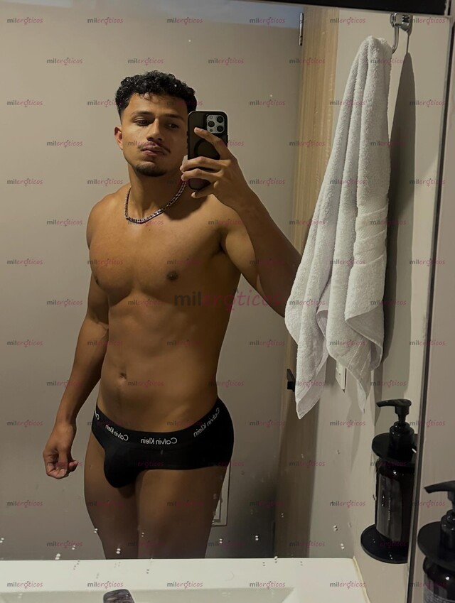 FOTOS DE ACÁ UN MORENITO ALTO Y SEXY DISPONIBLE PARA TI