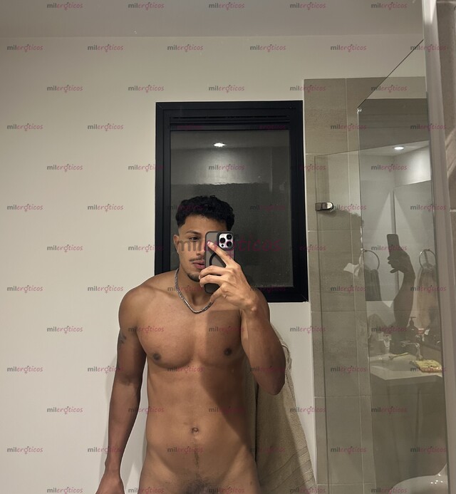 FOTOS DE ACÁ UN MORENITO ALTO Y SEXY DISPONIBLE PARA TI
