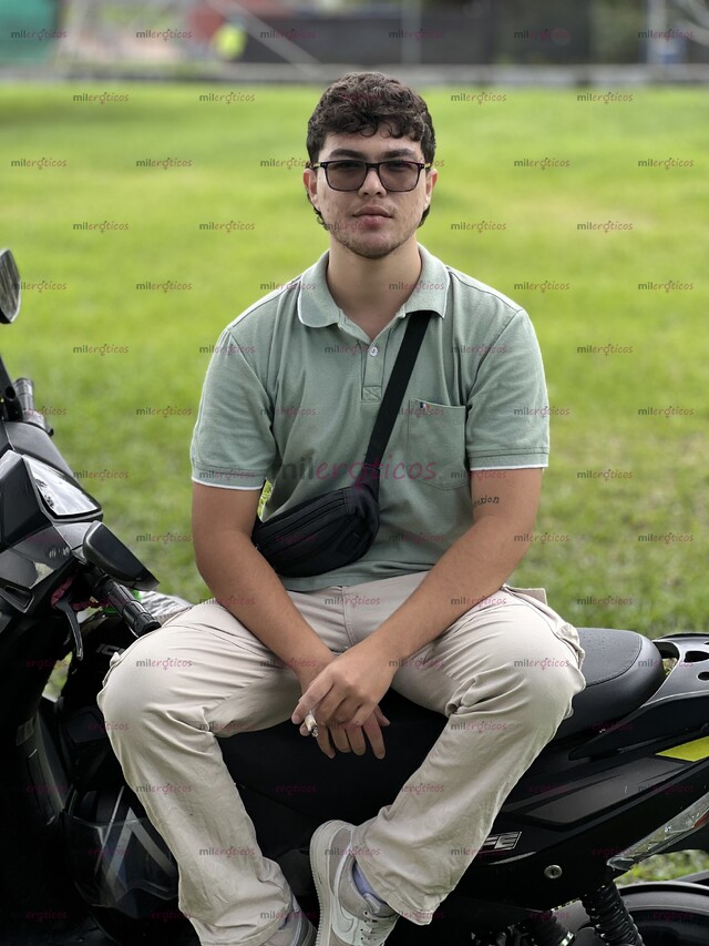 FOTOS DE CHICO JOVEN EN ARMENIA, CON GANAS DE HACER EL AMOR Y PASARLA DELICIOSO