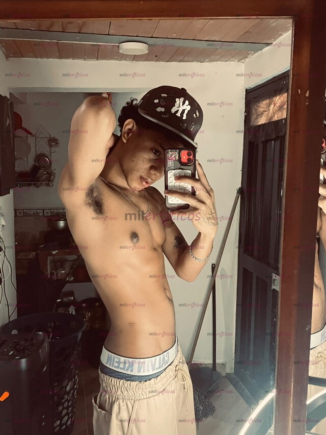 FOTOS DE MORENO PINTA, MUY VERSÁTIL, CUMPLO FETICHES DE TODO TIPO, EL MEJOR CHUPANDO CULO