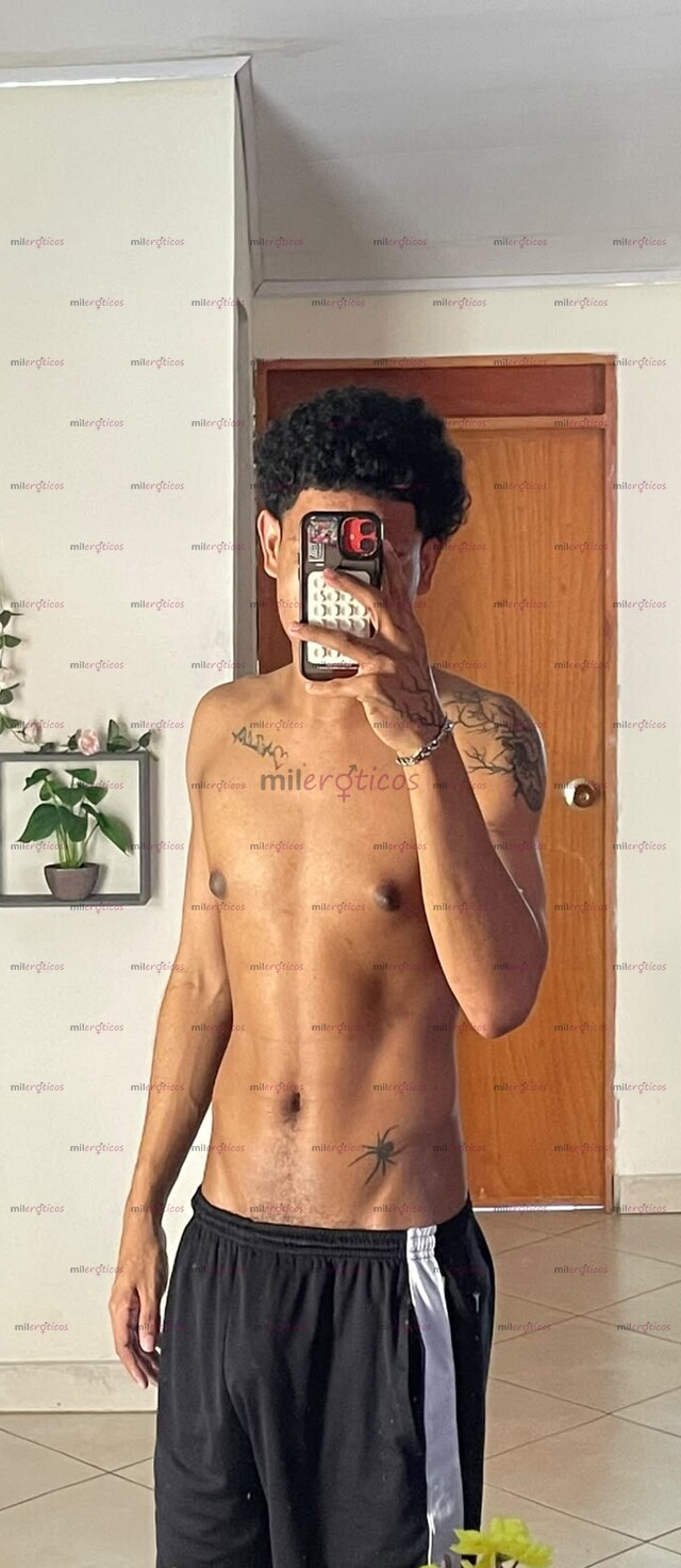 FOTOS DE MORENO PINTA, MUY VERSÁTIL, CUMPLO FETICHES DE TODO TIPO, EL MEJOR CHUPANDO CULO