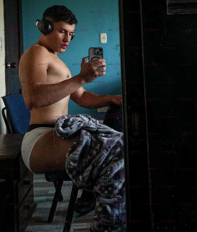FOTOS DE TU FIT BOY, PASIVO, SENSUAL ,COMPLACIENTE, JUGUETÓN EN LA CAMA