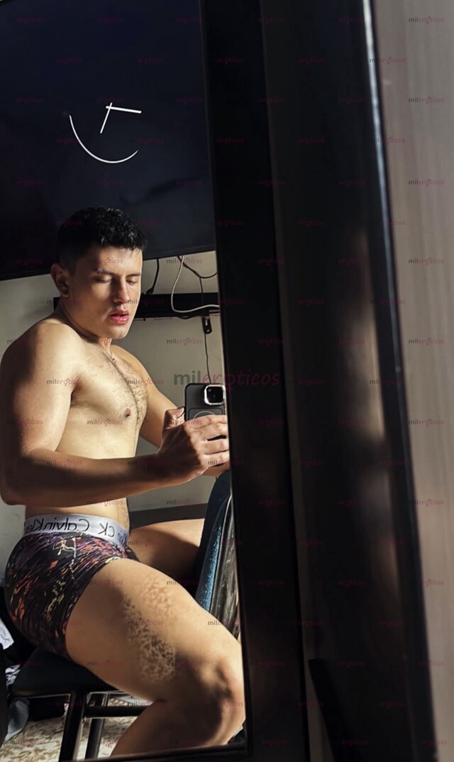 FOTOS DE TU FIT BOY, PASIVO, SENSUAL ,COMPLACIENTE, JUGUETÓN EN LA CAMA