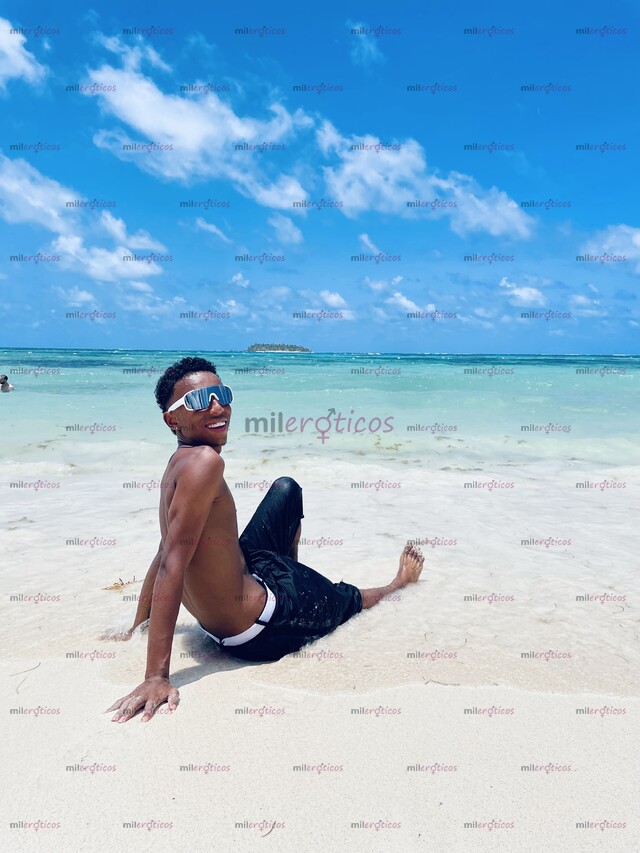 FOTOS DE ESTUDIANTE UNIVERSITARIO MODELO JOVEN MORENITO
