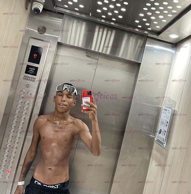 FOTOS DE ESTUDIANTE UNIVERSITARIO MODELO JOVEN MORENITO