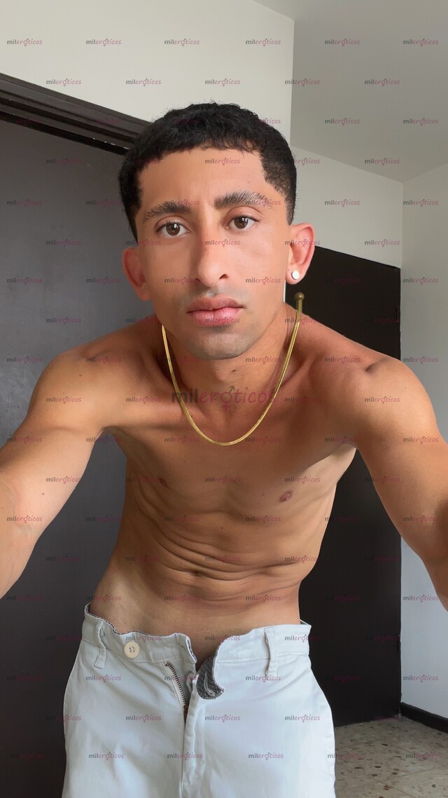 FOTOS DE ALLEXANDER ACOMPAÑANTE EJECUTIVO (TWINK).