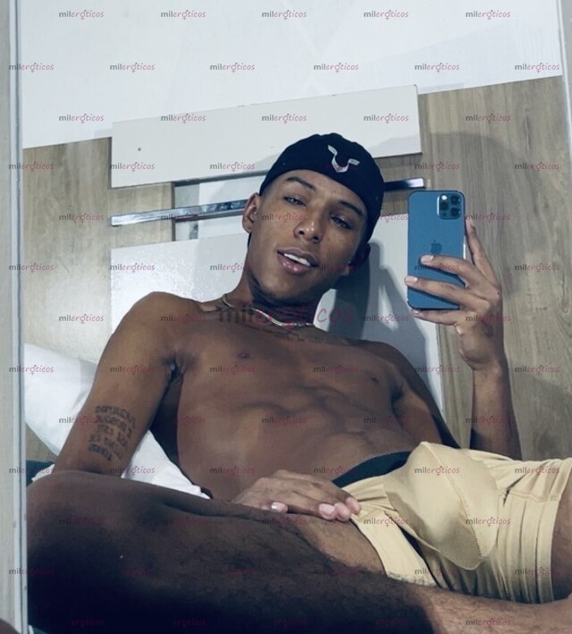 FOTOS DE ESTUDIANTE UNIVERSITARIO MODELO JOVEN MORENITO