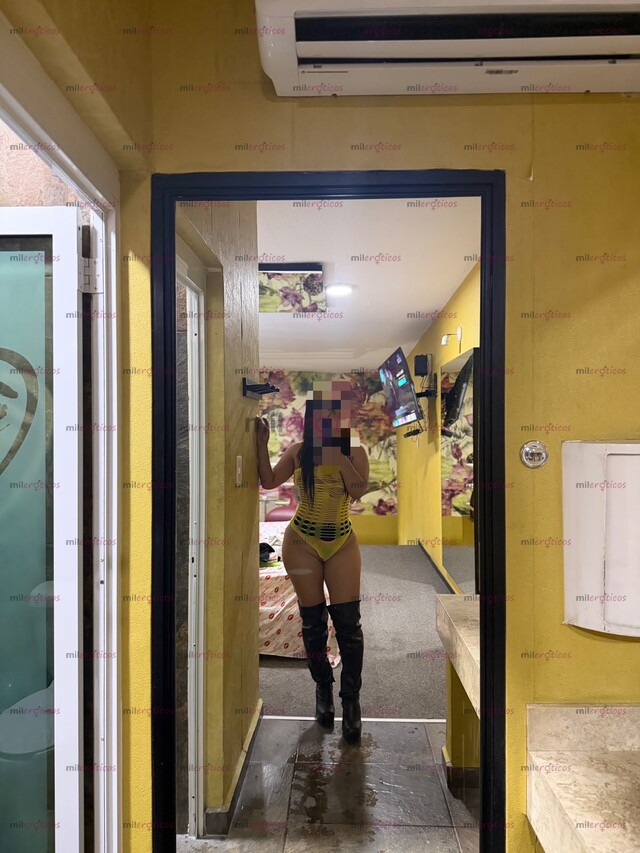 FOTOS DE DELGADITA CON UNAS RICAS CHICHES LISTA PARA MAMARTELA