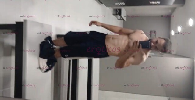 FOTOS DE JOVEN ATRACTIVO, DOTADO, DE BU3N VER , LISTO PARA COMPLACERTE