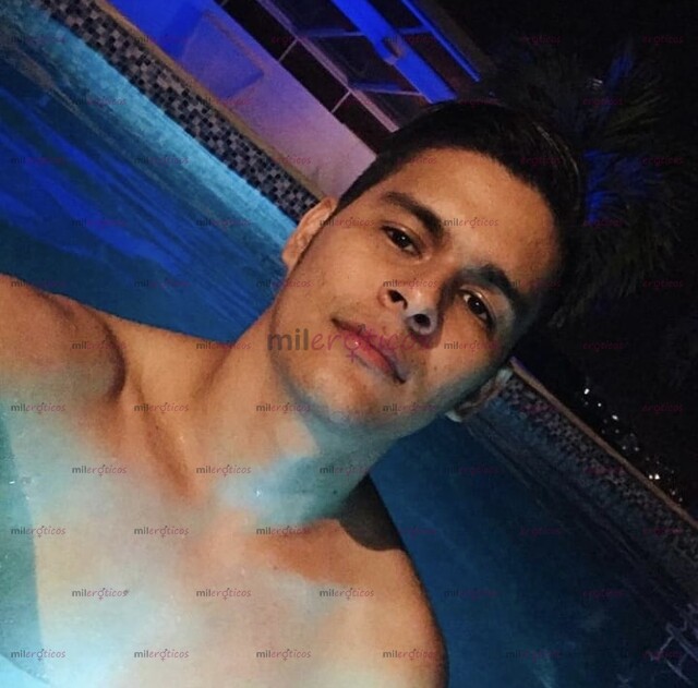 FOTOS DE HOMBRE ATRACTIVO CON BUENA DOTACIÓN, DISPUESTO A COMPLACERTE