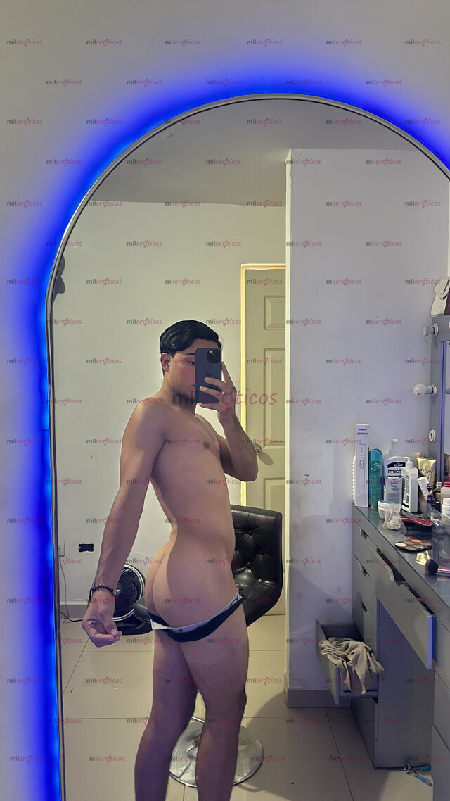FOTOS DE HOLA, MI NOMBRE ES ALEXANDER. CHICO CON CUERPO ATLÉTICO Y BRONCEADO CANDENTE.