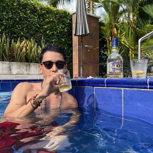 FOTOS DE 1,80 M, CUERPO ATLÉTICO Y UNA TENTACIÓN DIFÍCIL DE OLVIDAR