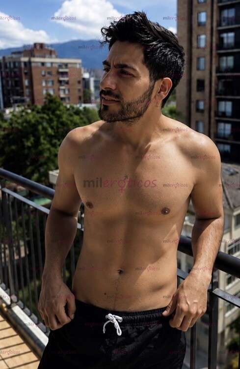 FOTOS DE NICO SEXY COLOMBIANO SENSUAL Y ARDIENTE, VEN A CONSENTIRTE.