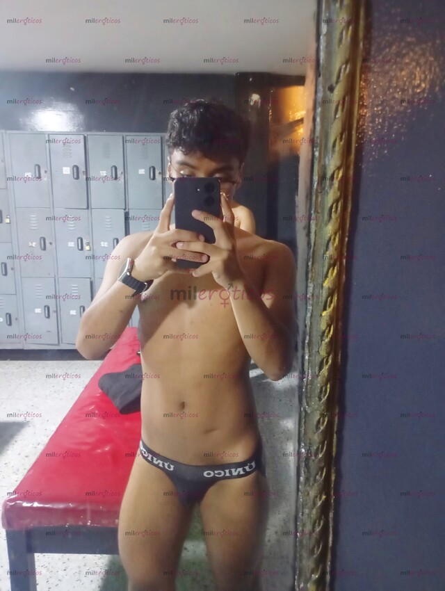 FOTOS DE CHICO UNIVERSITARIO PASIVO DE 18, SANO, SERIO Y SUMISO