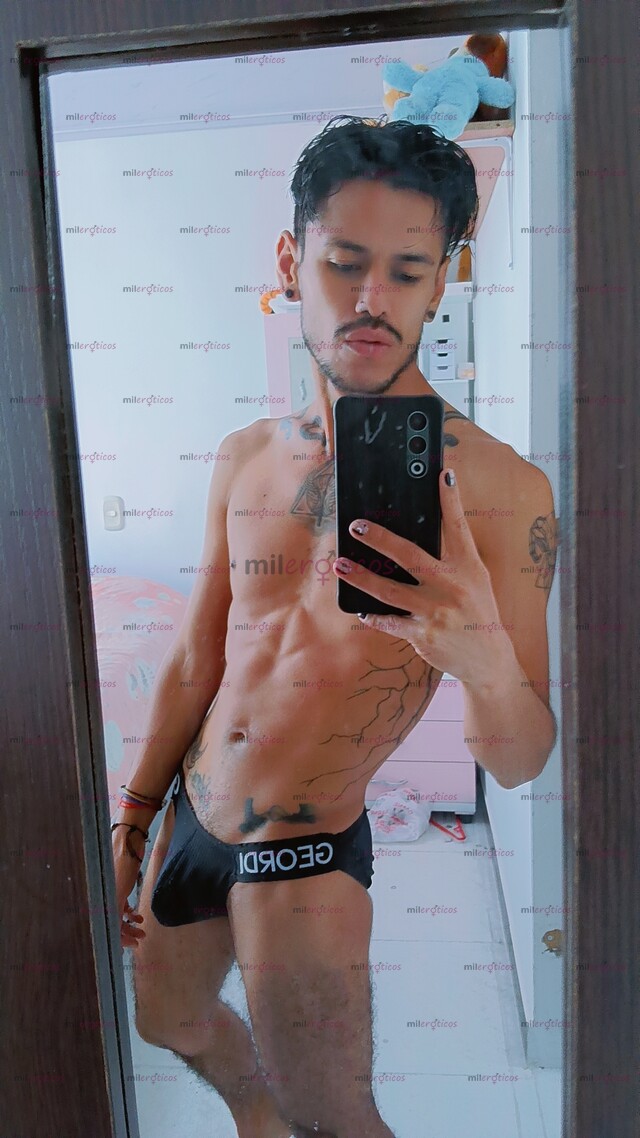 FOTOS DE FLACO VERSÁTIL COMPLACIENTE LISTO PARA SATISFACER TE