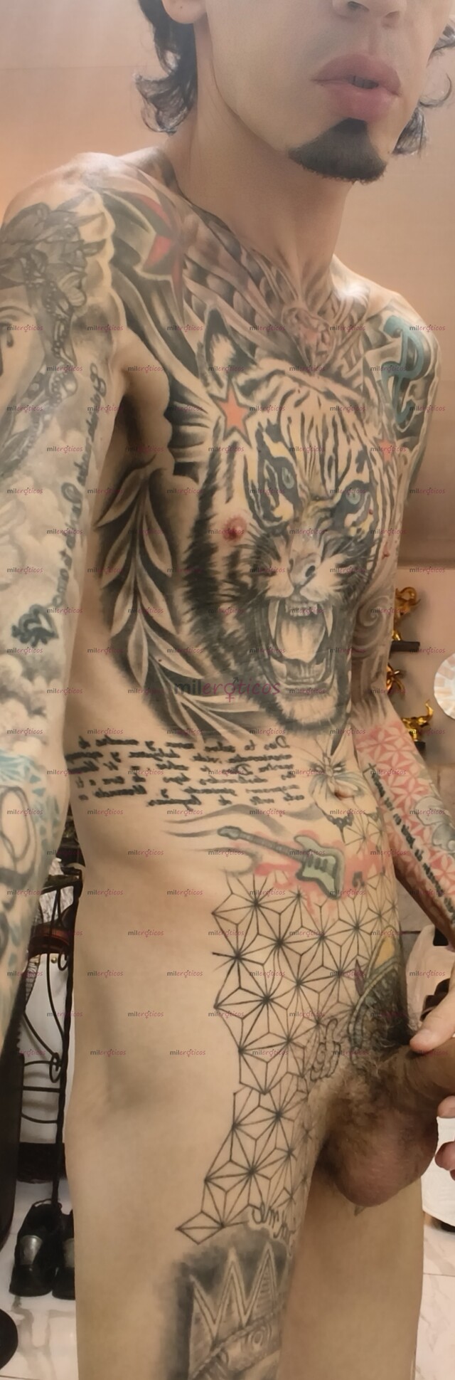 FOTOS DE FLACO BLANCO TATUADO VERGON SERIO RESERVADO SEXUAL