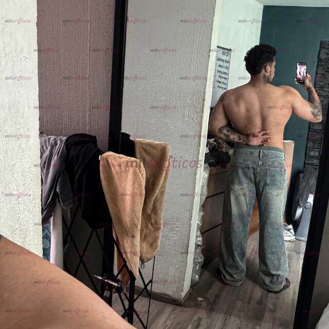 FOTOS DE JOVEN CHAKAL TATUADO LISTO PARA COMPLACERTEEE
