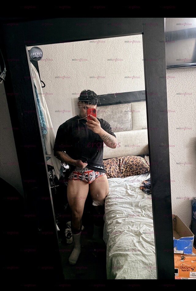 FOTOS DE JOVEN CHAKAL TATUADO LISTO PARA COMPLACERTEEE