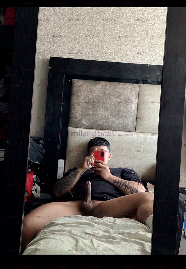 FOTOS DE JOVEN CHAKAL TATUADO LISTO PARA COMPLACERTEEE