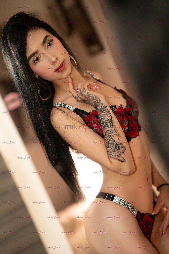 FOTOS DE VAIOLETH,20 AÑOS, COLOMBIANA,OJOS CAFÉS,FIGURA ARMONIOSA,FEMENINA Y AUTÉNTICA