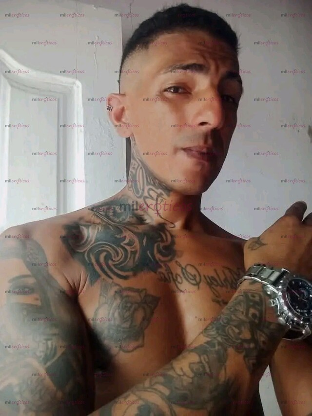 FOTOS DE CHICO BIEN DOTADO CON GANAS DE HACER TUS FANTASIAS REALIDAD
