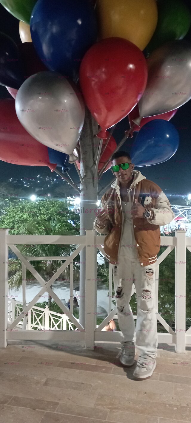 FOTOS DE CHICO BIEN DOTADO CON GANAS DE HACER TUS FANTASIAS REALIDAD